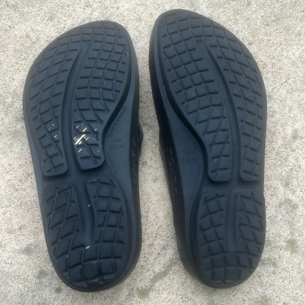 OOFOS Black Recovery Sandal Things Women's Size 9